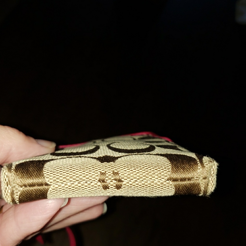 New Coach Wristlet - Picture 6 of 8